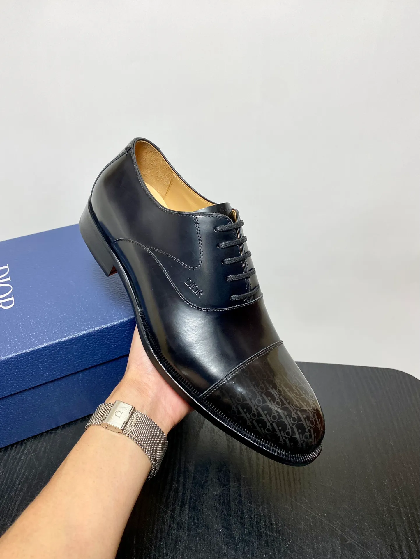 Men's shoes 💰960 Dior Derby shoes | Genuine leather sole formal leather shoes | Carefully crafted with open-edge beaded cowhide | Water-dyed cowhide lining | With classic lace-up closure | Exquisite embossed brand logo on the side | Glossy stacked heel design enhances style | Can be matched with formal or casual looks Size: 39-44 (customized at 38.45.46)